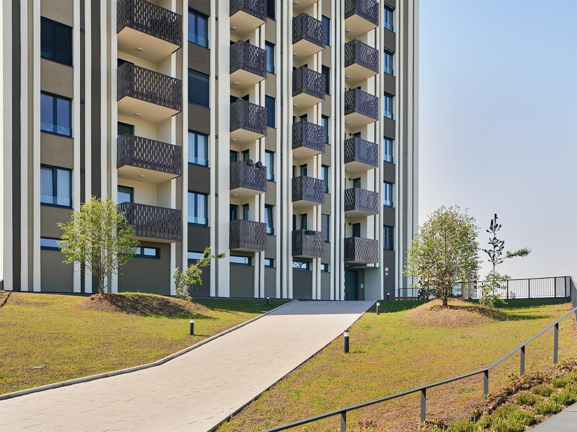 Luxury Sunny Home - Garage Parking, Metro, Balcony, Ps5 With Games Prague Exterior photo